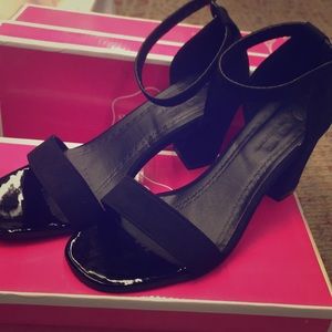 New Unworn 3.5 inch block heel